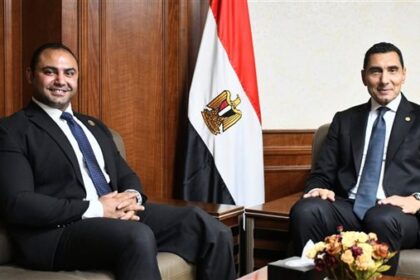 وزير الشباب والرياضة يجتمع مع أحمد عبد اللطيف بطل الووشو كونغ فو