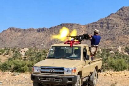 مسئول يمني يعلن استعادة الجيش لجبل البازلة ومنطقة مدخولة بين تعز ولحج