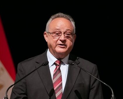 مدير مكتبة الإسكندرية يؤكد تأثير الفضاء الرقمي على تشكيل الهوية الوطنية