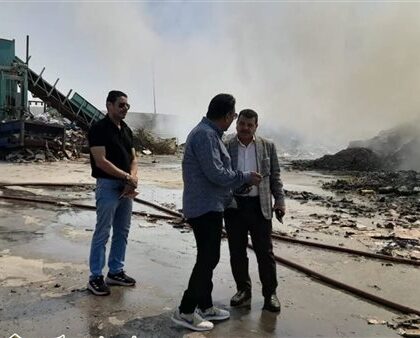 مساعد سكرتير بني سويف يتابع جهود إخماد حريق في مصنع ورق بمنطقة بياض العرب الصناعية