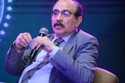 طارق فهمي: إيران تستغل الحوثيين كأداة ضغط قبيل المفاوضات والحسم العسكري لن يحل الأزمة