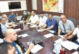 بحث السكرتير العام لمحافظة سوهاج سبل تحسين الاستغلال الاقتصادي لمصنع الوجبة المدرسية