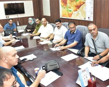 بحث السكرتير العام لمحافظة سوهاج سبل تحسين الاستغلال الاقتصادي لمصنع الوجبة المدرسية