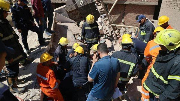 مستجدات انهيار عقار عزبة شاهين بالمنيا تسفر عن وفاة سيدة وإصابة شخص والعثور على ناجين أثناء عمليات الإنقاذ