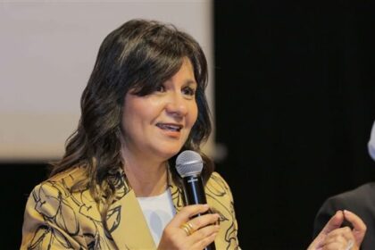 نبيلة مكرم تؤكد أن الهوية الراسخة تجمع بين الحفاظ على الجذور والانفتاح على المتغيرات
