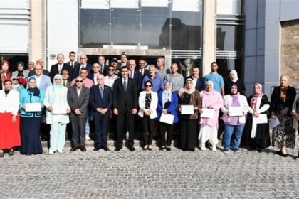 تكريم وزير الشباب لعدد من العاملين المحالين على المعاش تقديراً لجهودهم