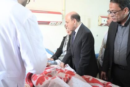 محافظ الغربية يزور مصابي حادث زفتى في المستشفى العام ويعرب عن حزنه للضحايا