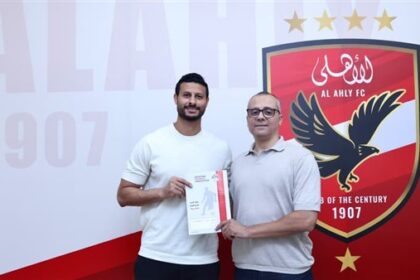 الشناوي يوقع عقداً جديداً مع الأهلي يمتد حتى 2028