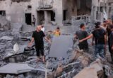 قصف الاحتلال لخيمة في خان يونس يسفر عن أنباء حول وقوع إصابات