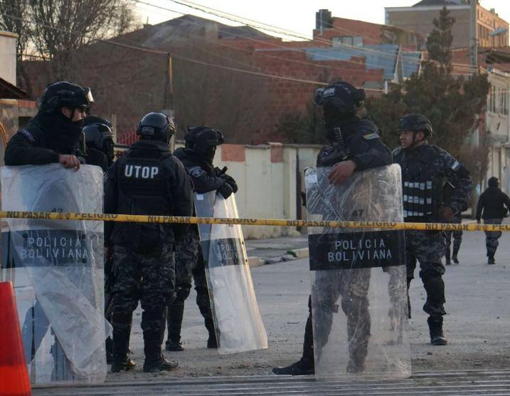 مقتل وإصابة العشرات في انفجار داخل ثكنة عسكرية في بوليفيا