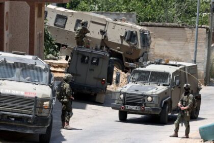 قوات الاحتلال الإسرائيلي تعتقل 29 فلسطينياً في الضفة الغربية وسط دهم واعتداءات وسرقة