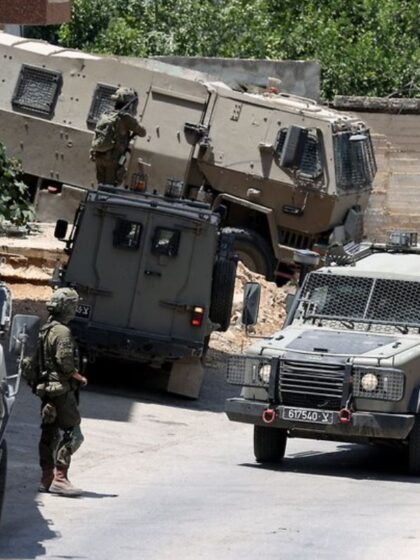 قوات الاحتلال الإسرائيلي تعتقل 29 فلسطينياً في الضفة الغربية وسط دهم واعتداءات وسرقة