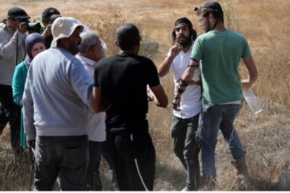 تصاعد إرهاب المستوطنين يسفر عن إصابة فلسطيني وتدمير الممتلكات
