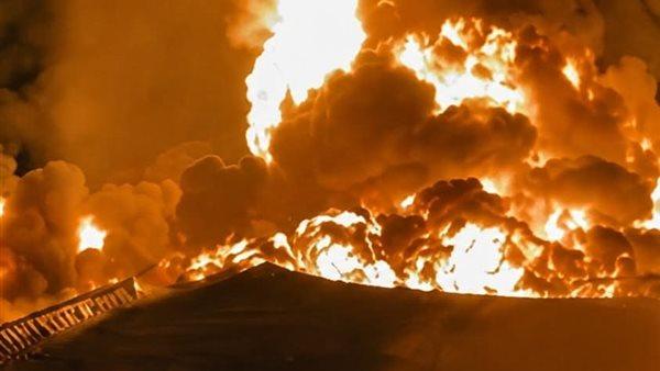 محافظ القليوبية يتابع جهود السيطرة على حريق مصنع كرتون بالعبور عبر الدفع بـ30 سيارة إطفاء