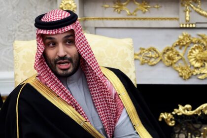 ولي العهد السعودي يتناول مع قائد القيادة المركزية الأمريكية التطورات الأخيرة في المنطقة