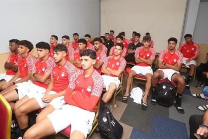 الجهاز الفني لمنتخب الشباب يقدم محاضرة تحفيزية للاعبين