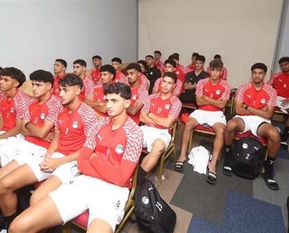 الجهاز الفني لمنتخب الشباب يقدم محاضرة تحفيزية للاعبين