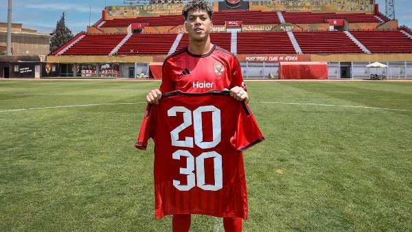 محمد صلاح يؤكد تنافس الأهلي والزمالك وبيراميدز على لقب الدوري ويشير إلى صعوبة حياة إمام عاشور خارج مصر