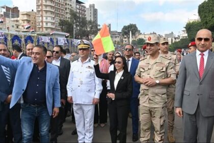 محافظ البحيرة تطلق ماراثونًا رياضيًا بكورنيش رشيد بمشاركة 200 شاب وفتاة احتفالًا بالعيد القومي الـ 219