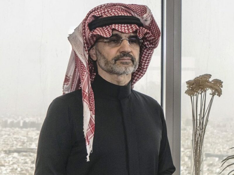 الوليد بن طلال يستثمر 840 مليون ريال لشراء أسهم نادي الهلال السعودي