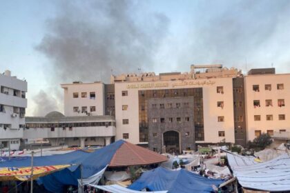 غارة للاحتلال الإسرائيلي قرب مجمع الشفاء الطبي في غزة