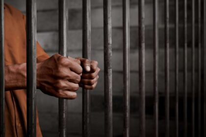 محكمة عراقية تحكم بسجن مسؤول لمدة 7 سنوات بتهمة الفساد