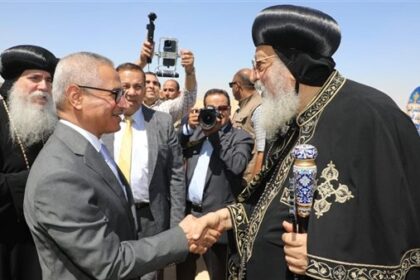 محافظ بني سويف يرحب بقداسة البابا تواضروس الثاني لدى بدء زيارته التاريخية لإيبارشية ببا والفشن وسمسطا