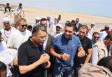 محافظ البحر الأحمر ووزير الشباب والرياضة يجريان جولة تفقدية في قرية مرسى حميرة وسط استقبال حافل من الأهالي واستماعهما لمطالب السكان