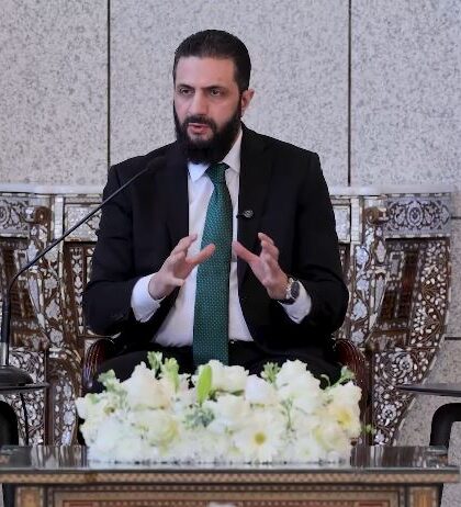 الشرع يتوجه إلى دبي كمتحدث رئيسي في قمة الإعلام العربي