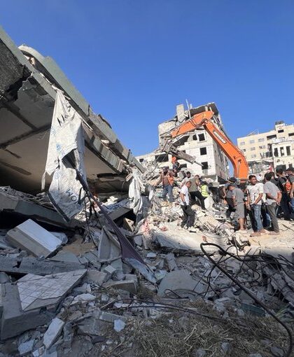 حماس تُعبّر عن قلقها من تفاقم الكارثة إثر وفاة 19 فلسطينياً في انهيار مبنى بغزة