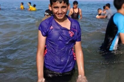 استشهاد الطفل محمد الزيناتي في غزة أثناء محاولته إنقاذ مصاب من القصف الإسرائيلي
