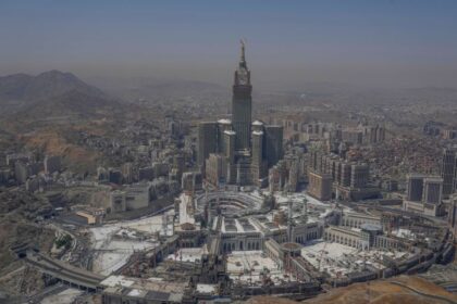 مجلس التعاون الخليجي يحذر من تصعيد خطر بعد محاولة استهداف مكة بواسطة طائرة مسيّرة حوثية