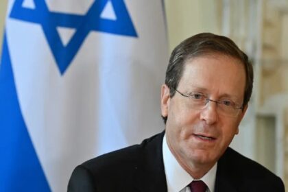 الرئيس الإسرائيلي يقرر العفو عن مسعف عسكري بعد جدل إثر إطلاقه النار على فلسطيني