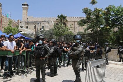 إسرائيل تفرض إغلاق الحرم الإبراهيمي أمام المسلمين لمدة يومين بزعم تأمين الأعياد اليهودية