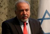 ليبرمان يتهم نتنياهو بالمسؤولية عن أحداث 7 أكتوبر ويدعو لرحيله