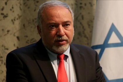 ليبرمان يتهم نتنياهو بالمسؤولية عن أحداث 7 أكتوبر ويدعو لرحيله