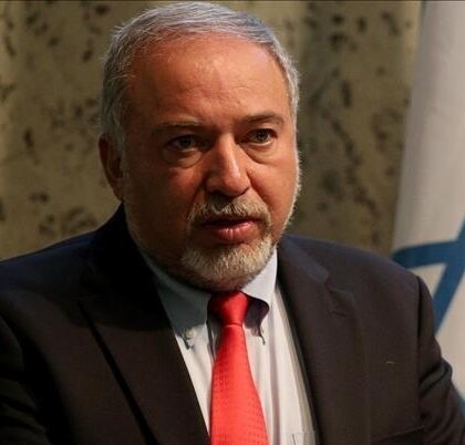 ليبرمان يتهم نتنياهو بالمسؤولية عن أحداث 7 أكتوبر ويدعو لرحيله